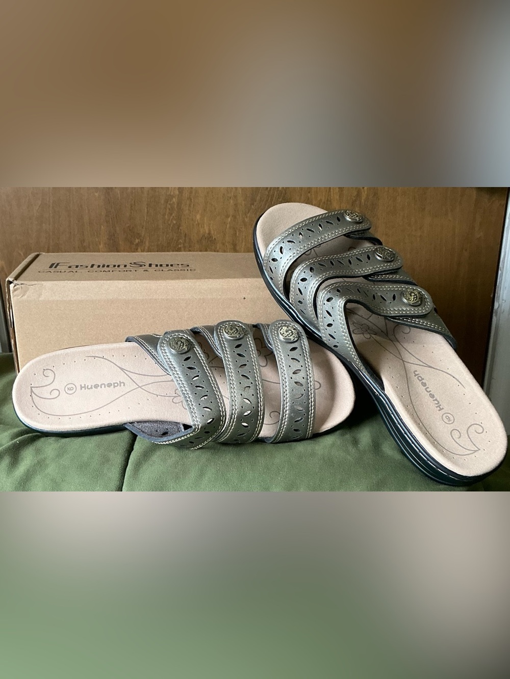 New In Box Hueneph Women Comfort Leather Slides Sz 9 Lightweight Adjustability